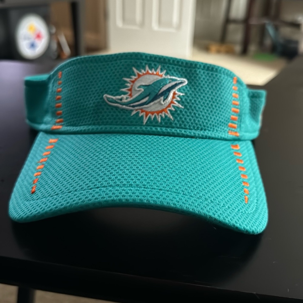 Miami Dolphin visor. Excellent Condition. Velcro closure.